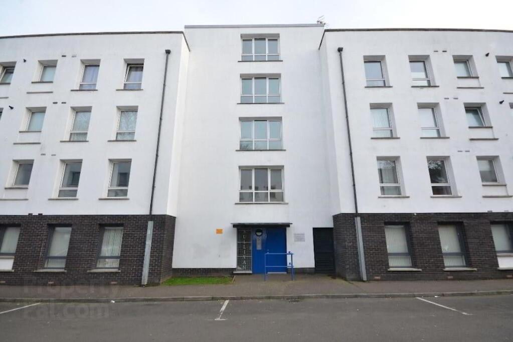 Modern 2-Bedroom City Apartment With Free Parking ベルファスト エクステリア 写真