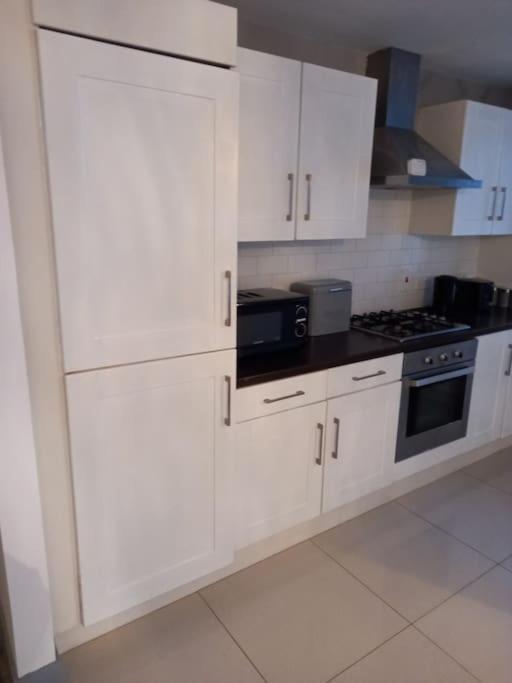 Modern 2-Bedroom City Apartment With Free Parking ベルファスト エクステリア 写真