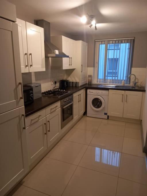 Modern 2-Bedroom City Apartment With Free Parking ベルファスト エクステリア 写真
