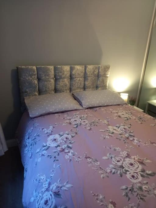 Modern 2-Bedroom City Apartment With Free Parking ベルファスト エクステリア 写真